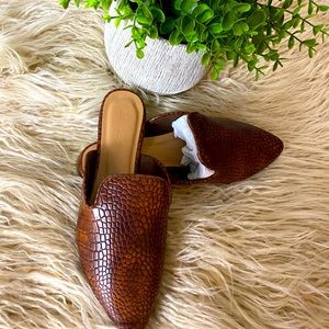 NWOT Brown croco mule-sized 7.5